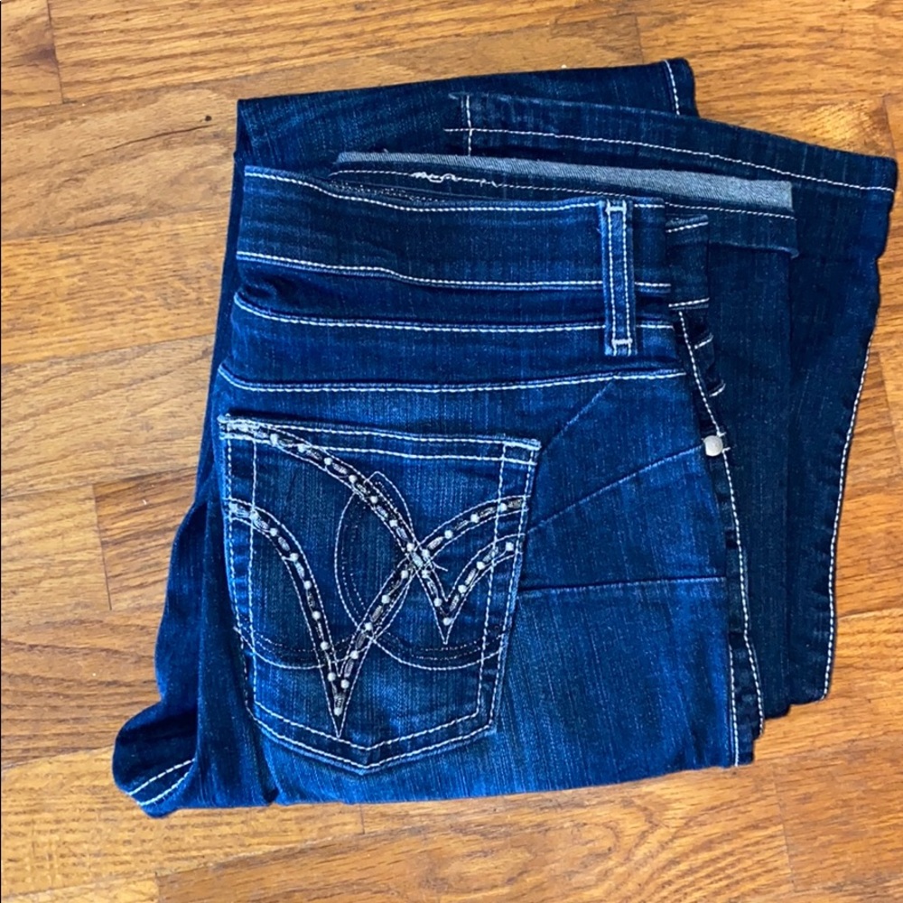 Super cute, great fitting flare jeans